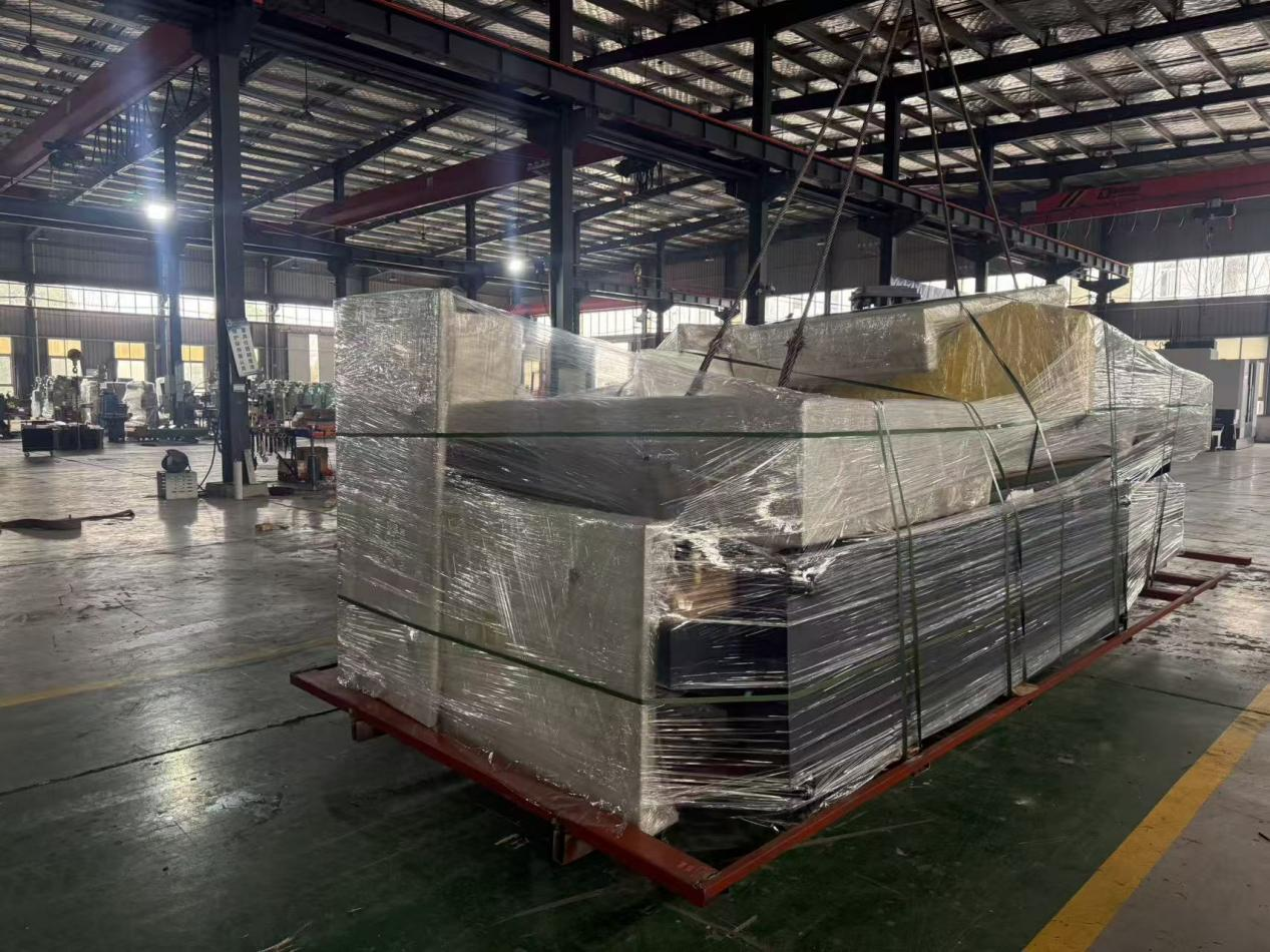 Metalcnc VMC and tapping machines packed and shipped to Brazil Metalcnc VMC and tapping machines packed and shipped to Brazil