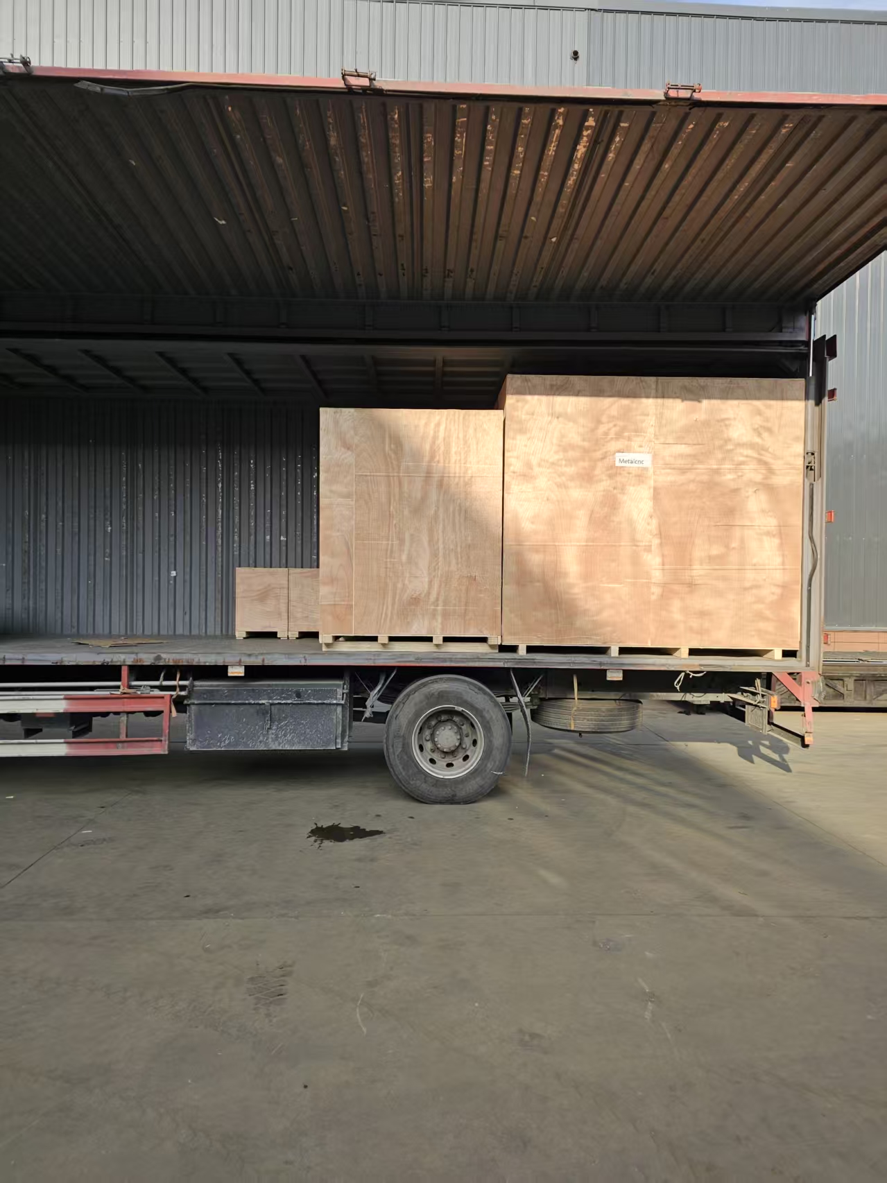 Metal CNC DK7745 DK7780 wire cut EDM machine shipped to India Metal CNC DK7745 DK7780 wire cut EDM machine shipped to India